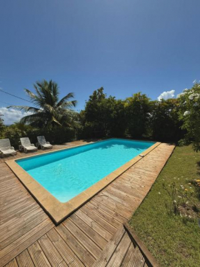 COLIBRI DAMPIERRE Appartement cosy au Gosier avec piscine, terrasse et vue mer